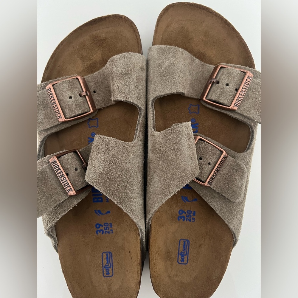 Womens Birkenstock Arizona Tan Suede Sandal size 39 or 8.5 Brand new, never worn